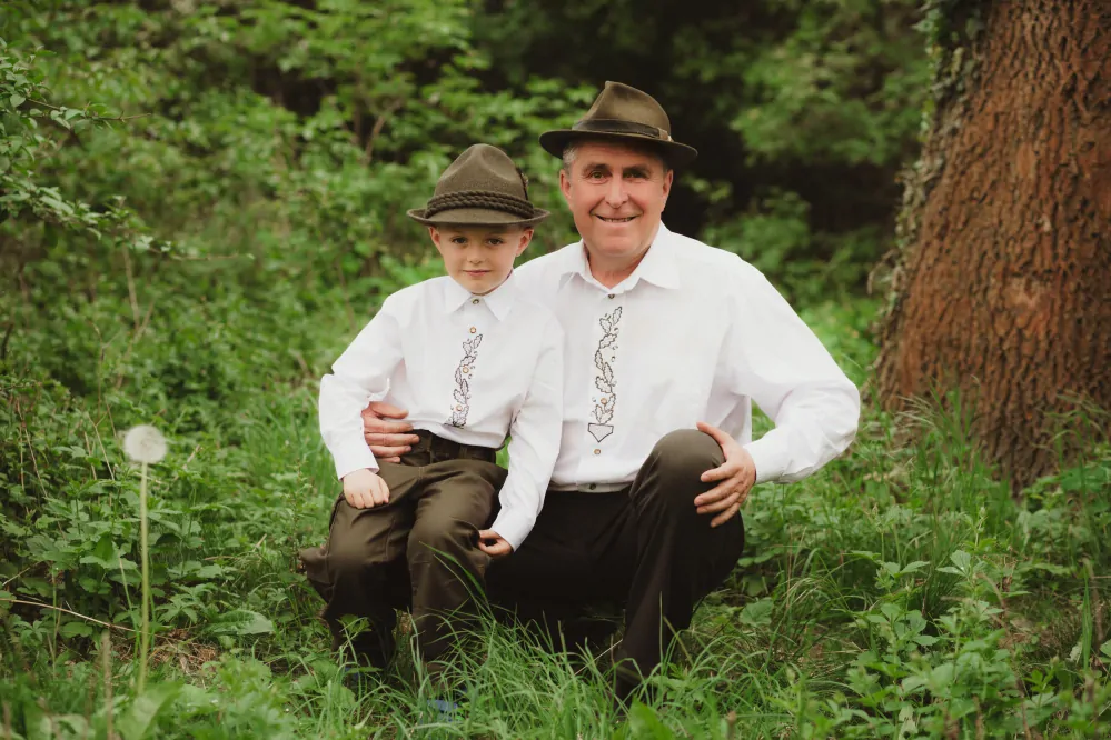 Myslivecká košile s výšivkou dubových listů