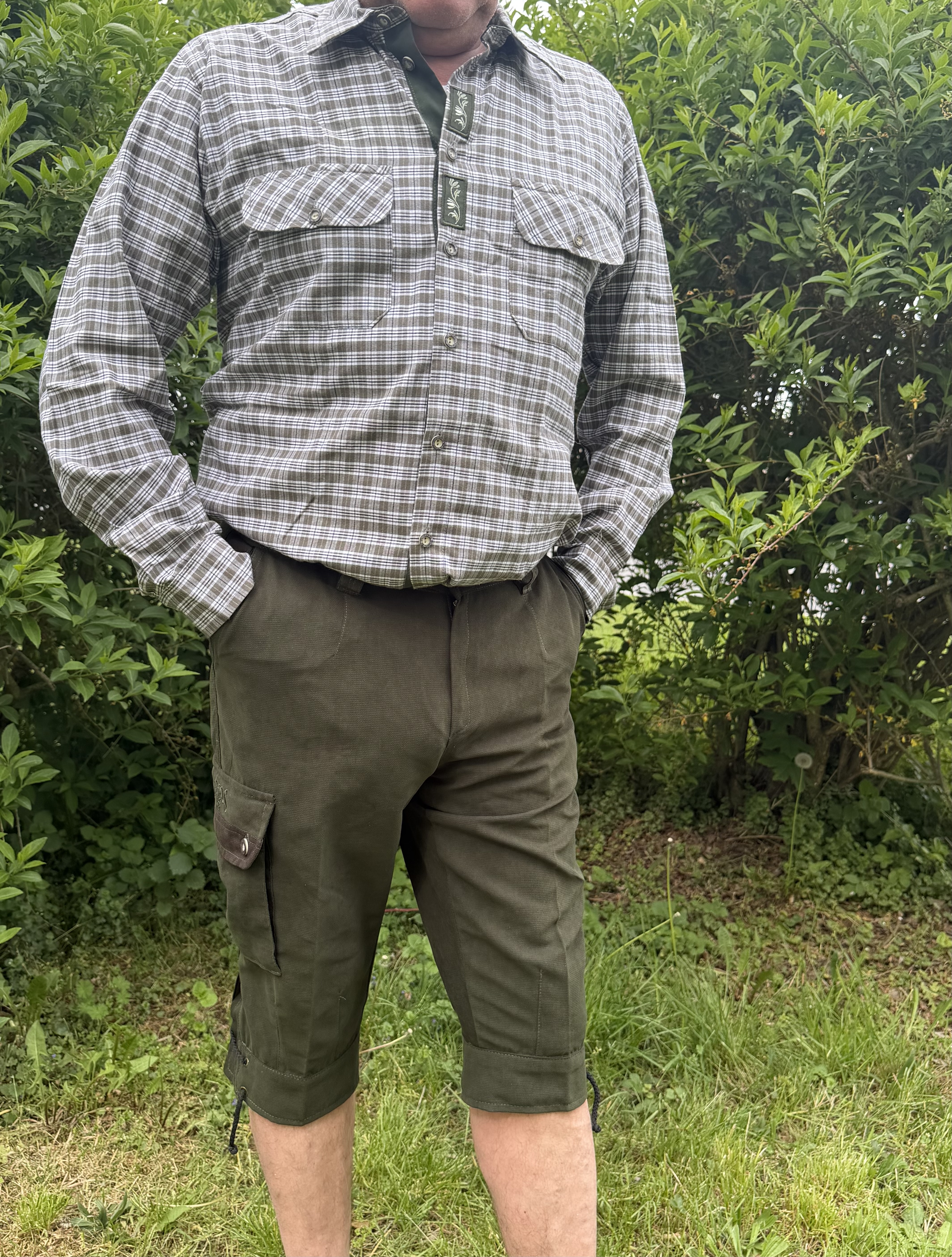 Komplet košile s výšivkou kapradí a myslivecké kraťasy Tom