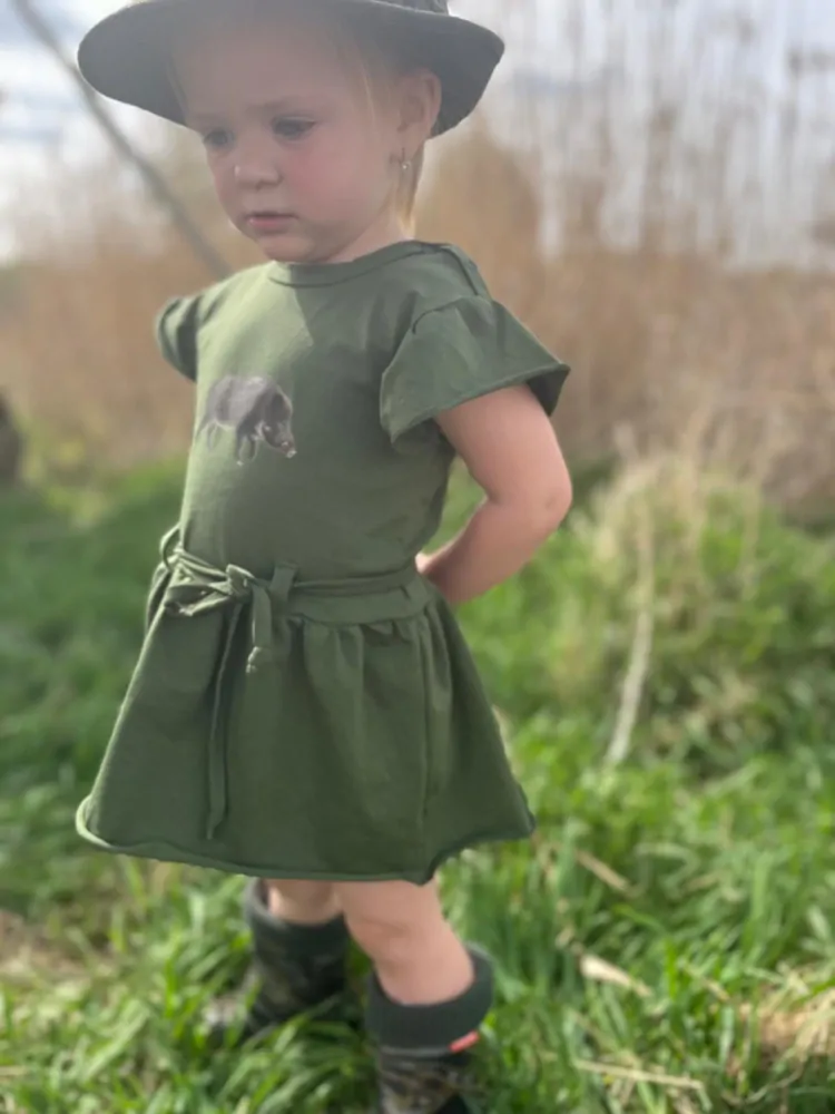  Dívčí body šaty s potiskem - divočák