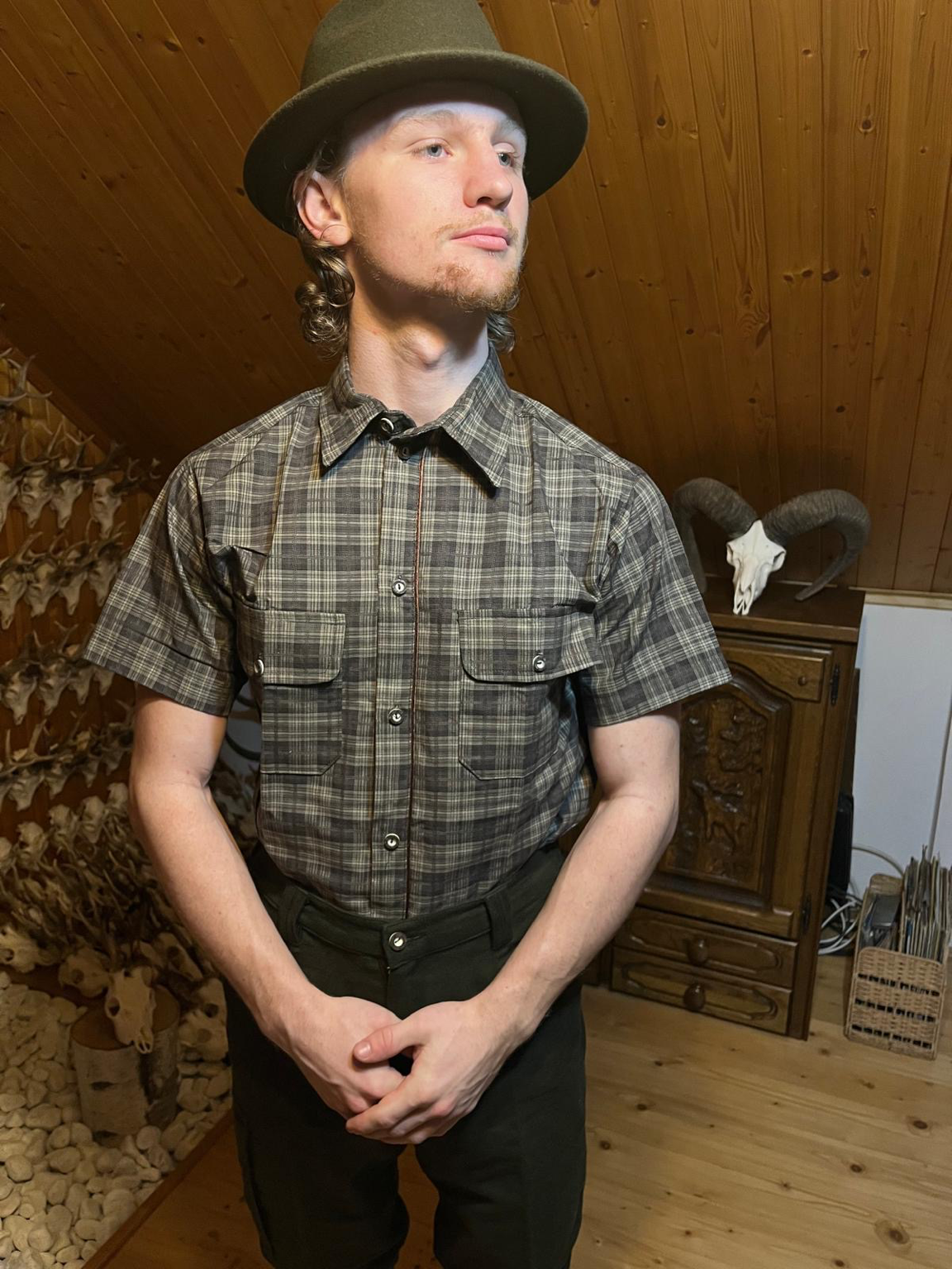 Komplet košile hnědé káro a myslivecké kraťasy Tom