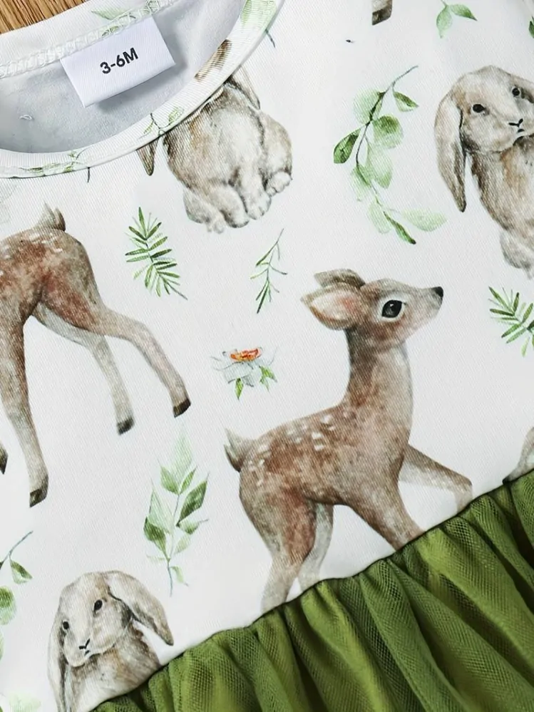 Zelené šaty s lesní zvěří