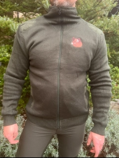 Myslivecký zateplený svetr s výšivkou divočák nebo jelen.                  divočák.